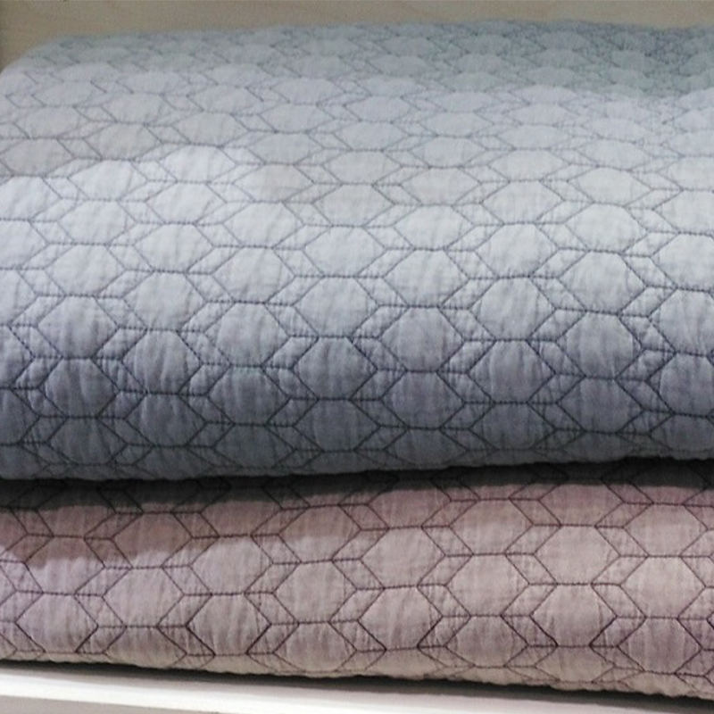 Hva er vedlikeholdstipsene for Solid Microfiber Quilt Set?